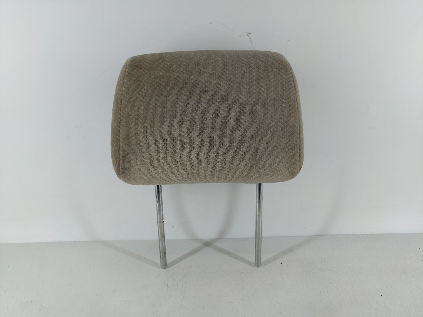 2002-2005 Kia Sedona Headrest Head Rest Front Driver Passenger Seat Fits Fits 2002 2003 2004 2005 OEM Used Auto Parts - Oemu