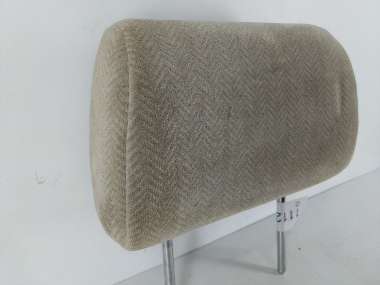 2002-2005 Kia Sedona Headrest Head Rest Rear Center Seat Fits Fits 2002 2003 2004 2005 OEM Used Auto Parts - Oemusedautopart
