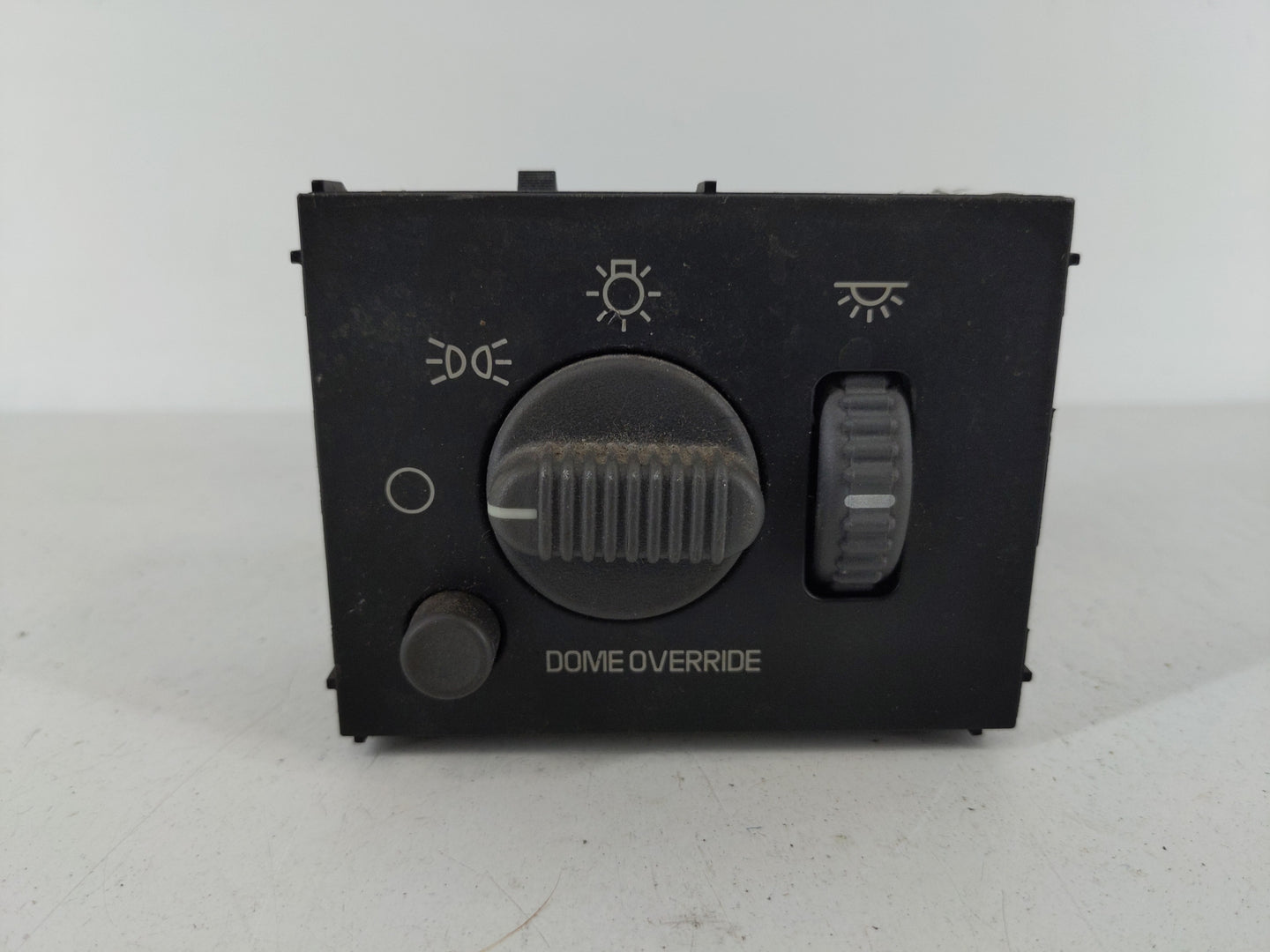 2005 Kia Sedona Headlight Head Light Switch Lamp Control 15755595 - Oemusedautoparts1.com