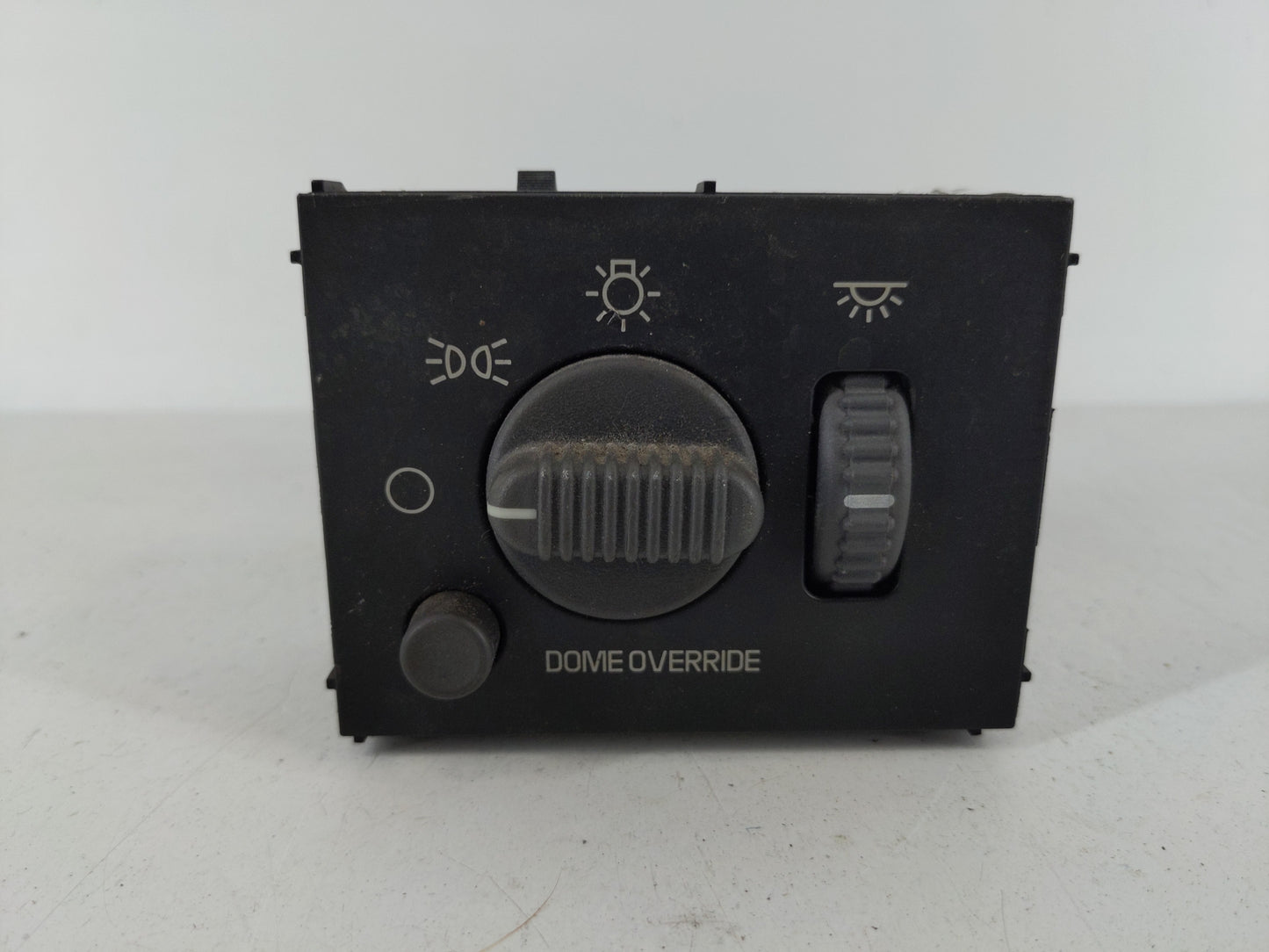 2005 Kia Sedona Headlight Head Light Switch Lamp Control 15755595 - Oemusedautoparts1.com