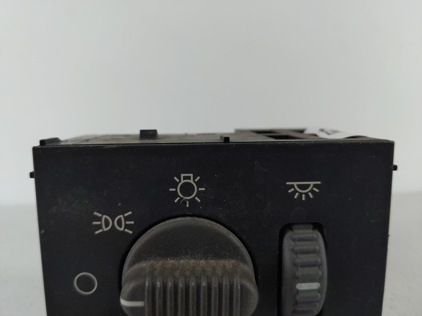 2005 Kia Sedona Headlight Head Light Switch Lamp Control 15755595 - Oemusedautoparts1.com