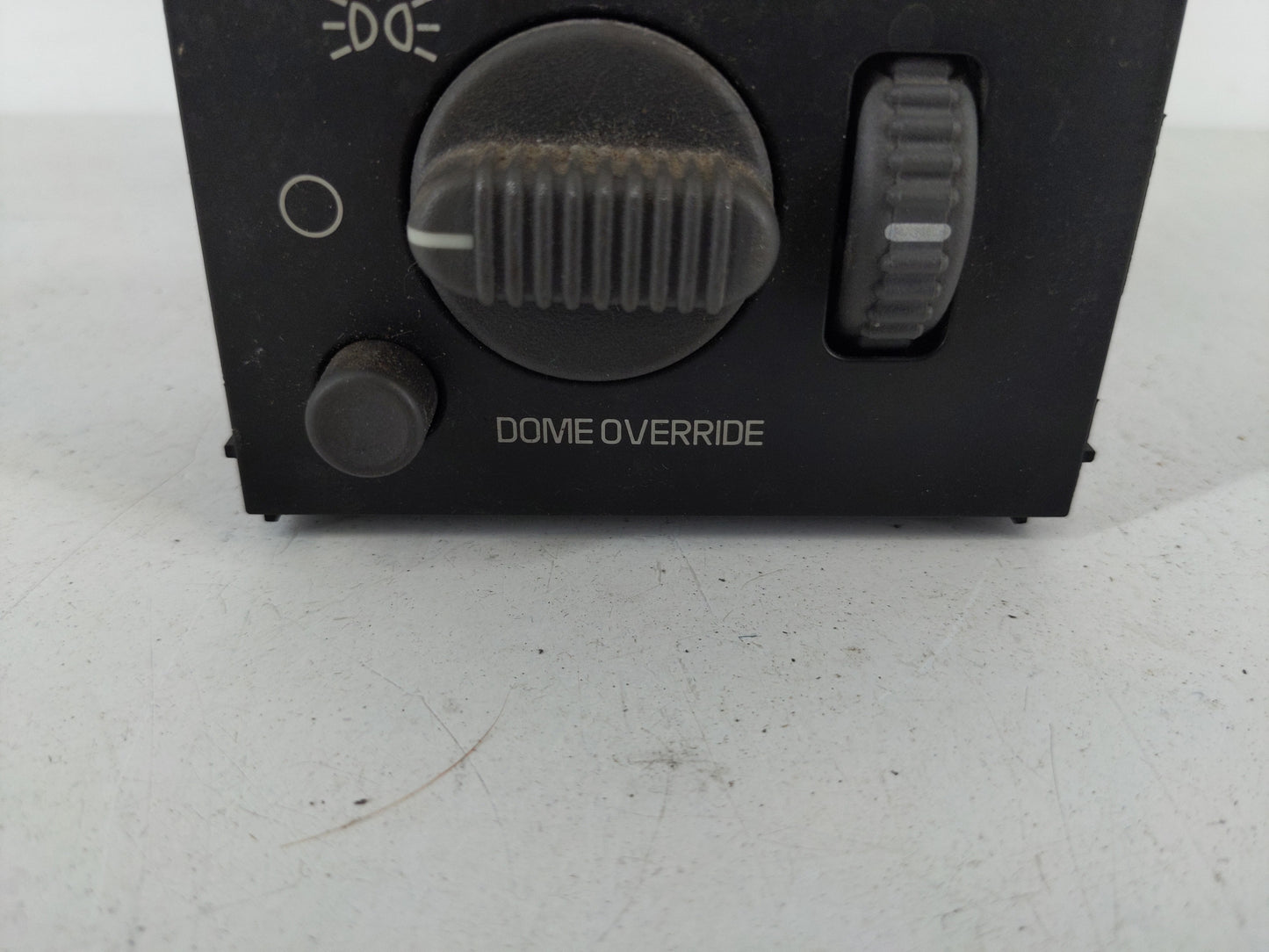 2005 Kia Sedona Headlight Head Light Switch Lamp Control 15755595 - Oemusedautoparts1.com