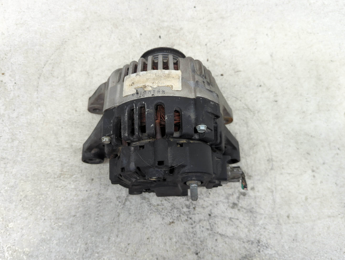 2003-2005 Kia Sedona Alternator Replacement Generator Charging Assembly Engine OEM Fits Fits 2003 2004 2005 OEM Used Auto Pa