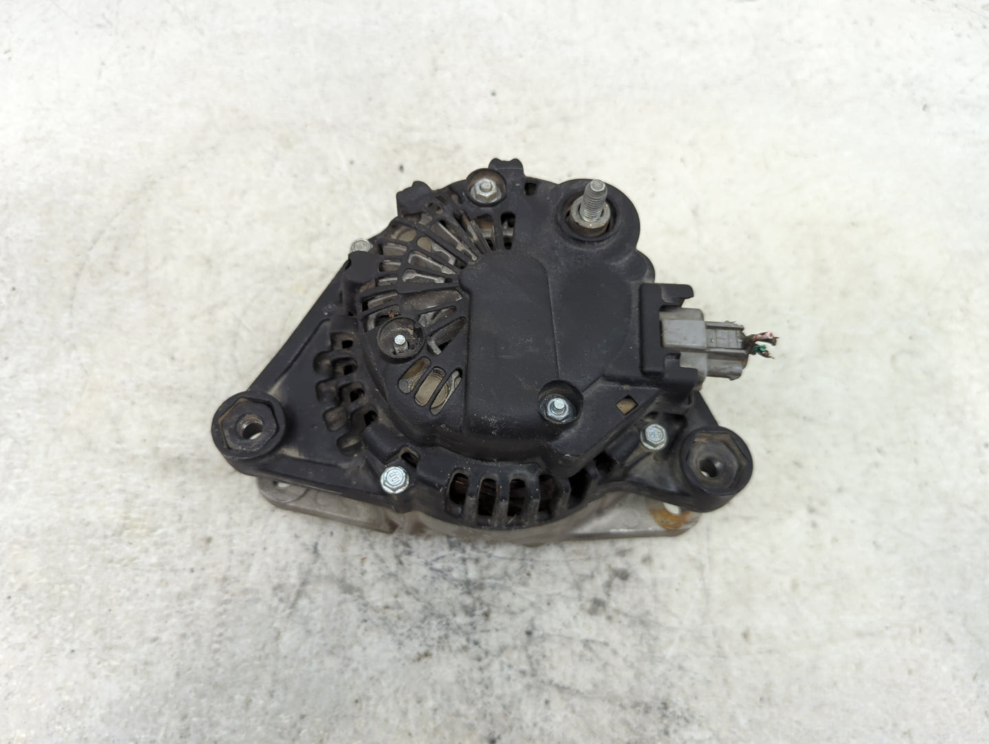 2003-2005 Kia Sedona Alternator Replacement Generator Charging Assembly Engine OEM Fits Fits 2003 2004 2005 OEM Used Auto Pa