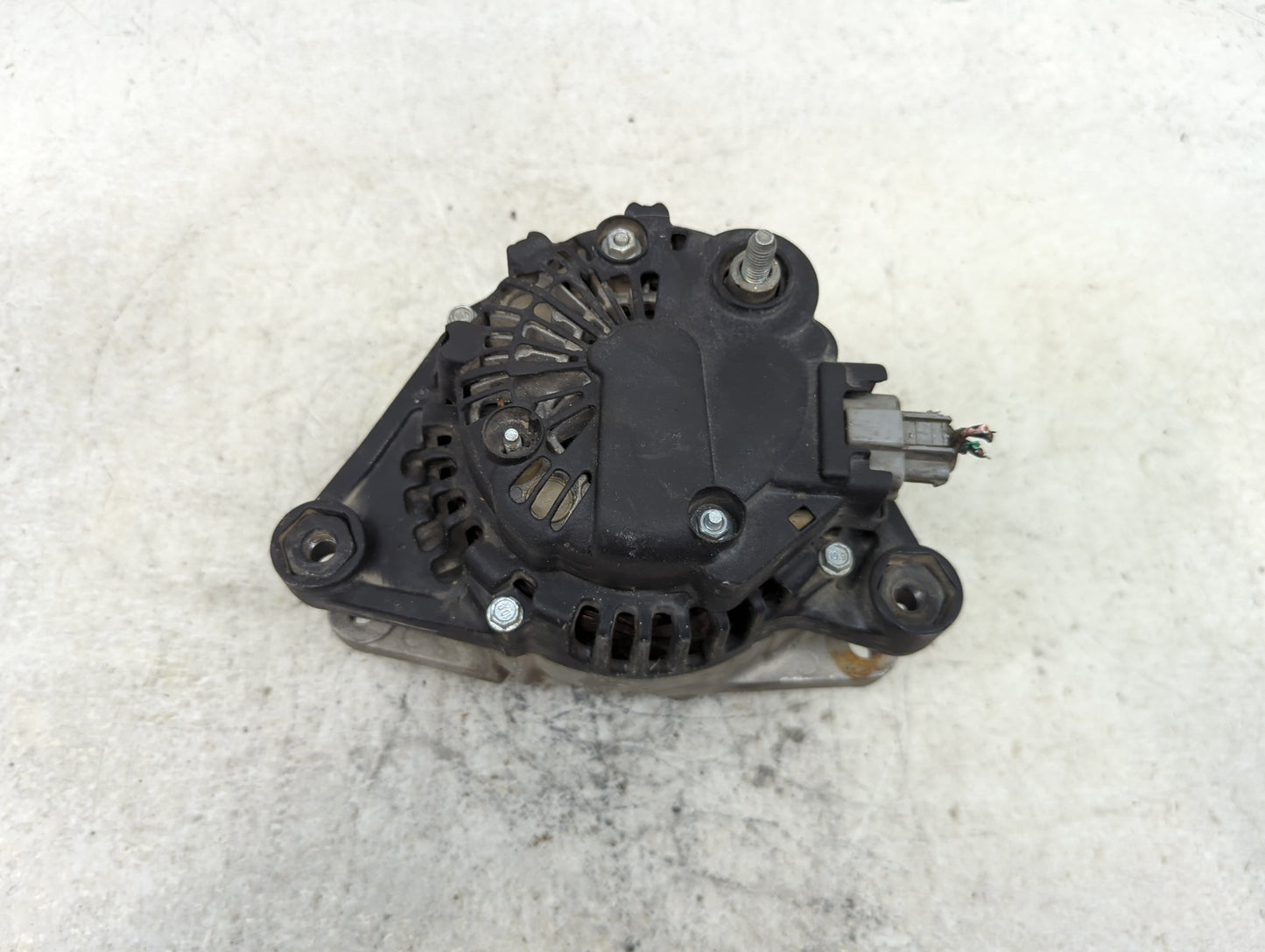 2003-2005 Kia Sedona Alternator Replacement Generator Charging Assembly Engine OEM Fits Fits 2003 2004 2005 OEM Used Auto Pa
