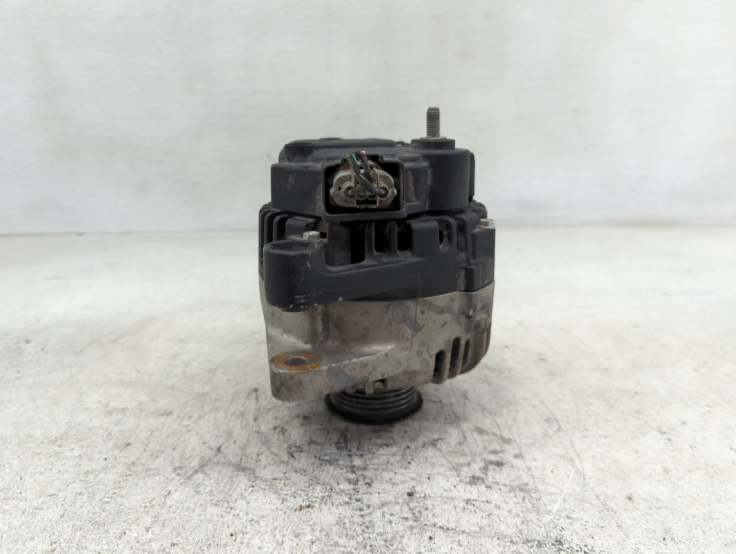 2003-2005 Kia Sedona Alternator Replacement Generator Charging Assembly Engine OEM Fits Fits 2003 2004 2005 OEM Used Auto Pa