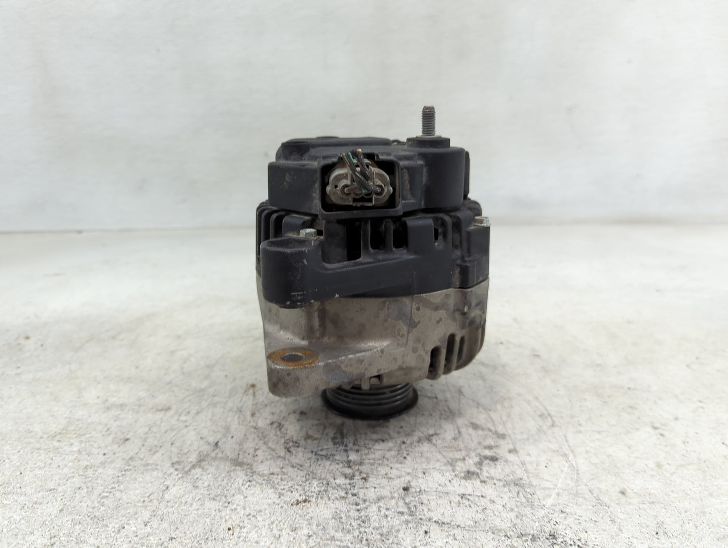2003-2005 Kia Sedona Alternator Replacement Generator Charging Assembly Engine OEM Fits Fits 2003 2004 2005 OEM Used Auto Pa