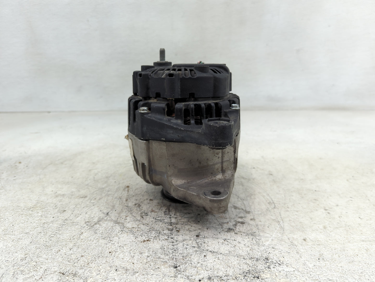 2003-2005 Kia Sedona Alternator Replacement Generator Charging Assembly Engine OEM Fits Fits 2003 2004 2005 OEM Used Auto Pa