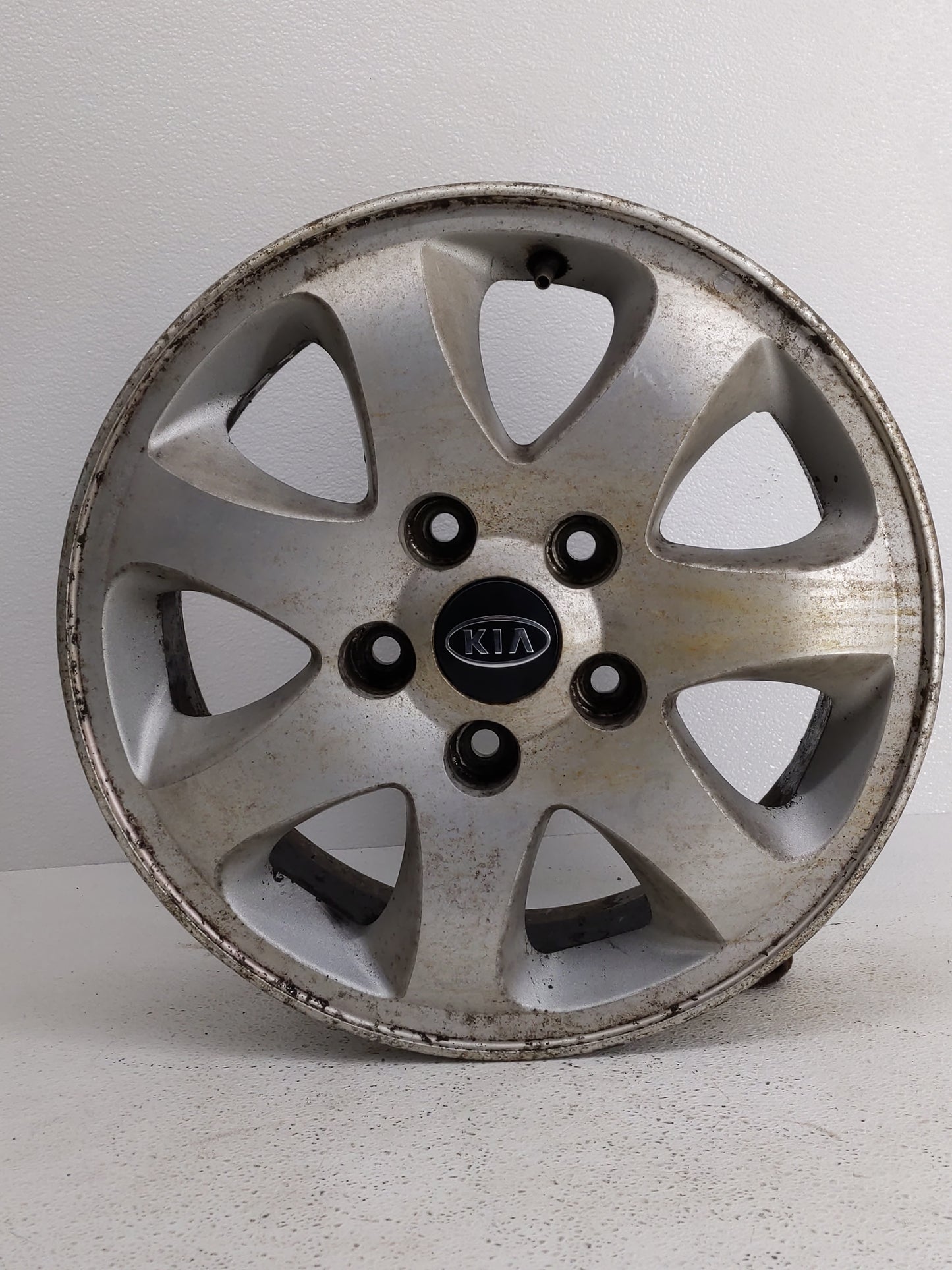 2004-2005 Kia Sedona Oem Wheel Rim 827910 - Oemusedautoparts1.com