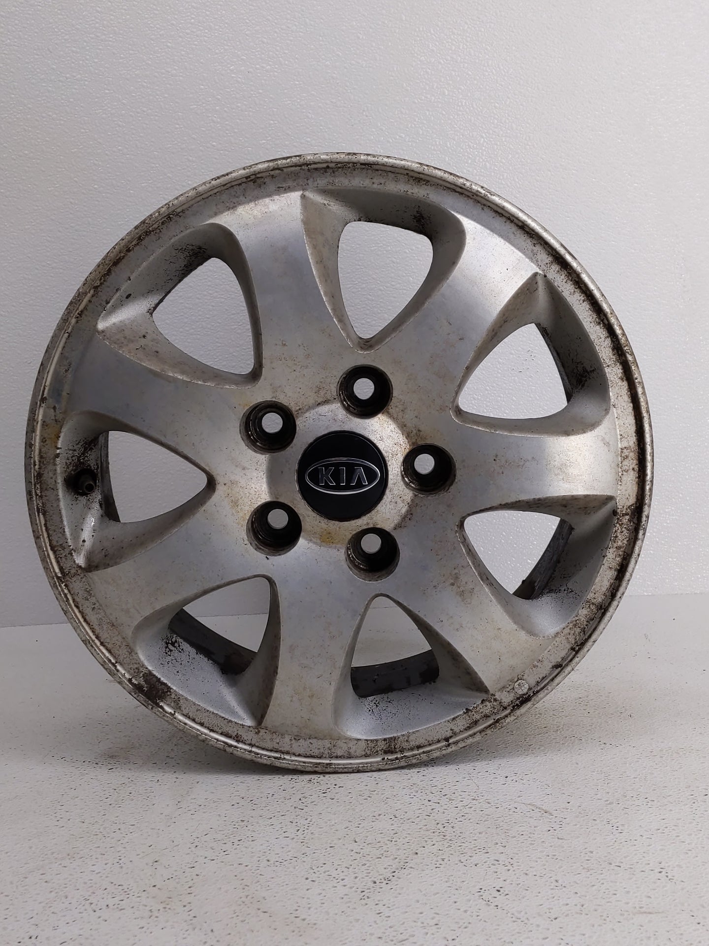 2004-2005 Kia Sedona Oem Wheel Rim - Oemusedautoparts1.com
