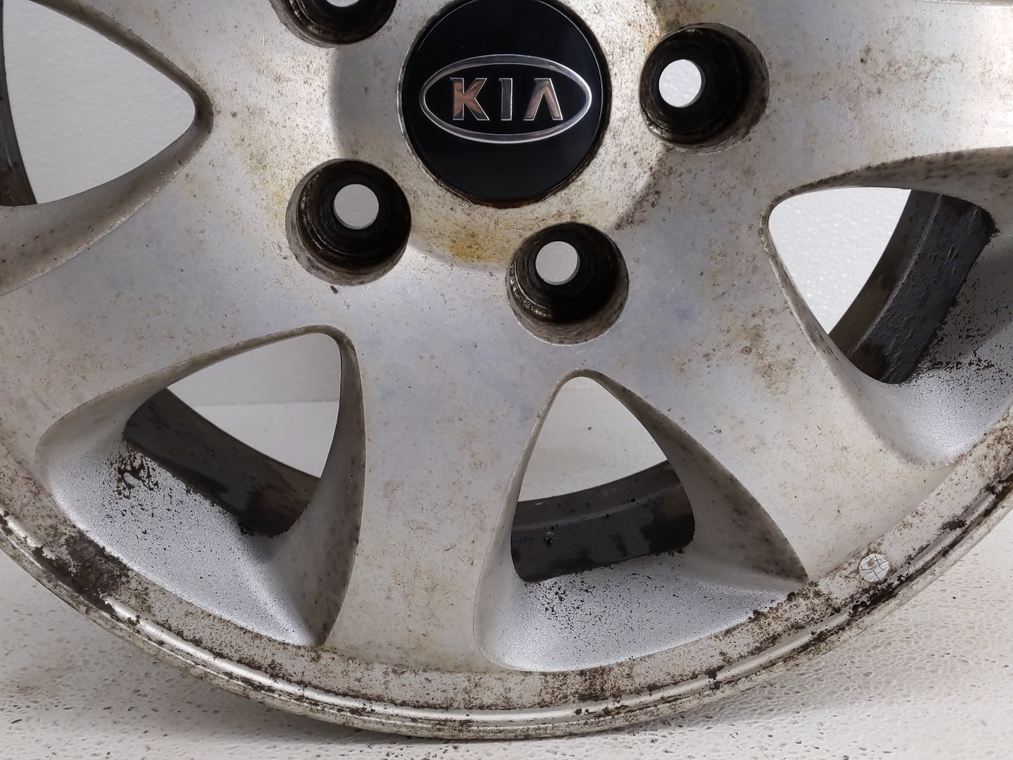 2004-2005 Kia Sedona Oem Wheel Rim - Oemusedautoparts1.com