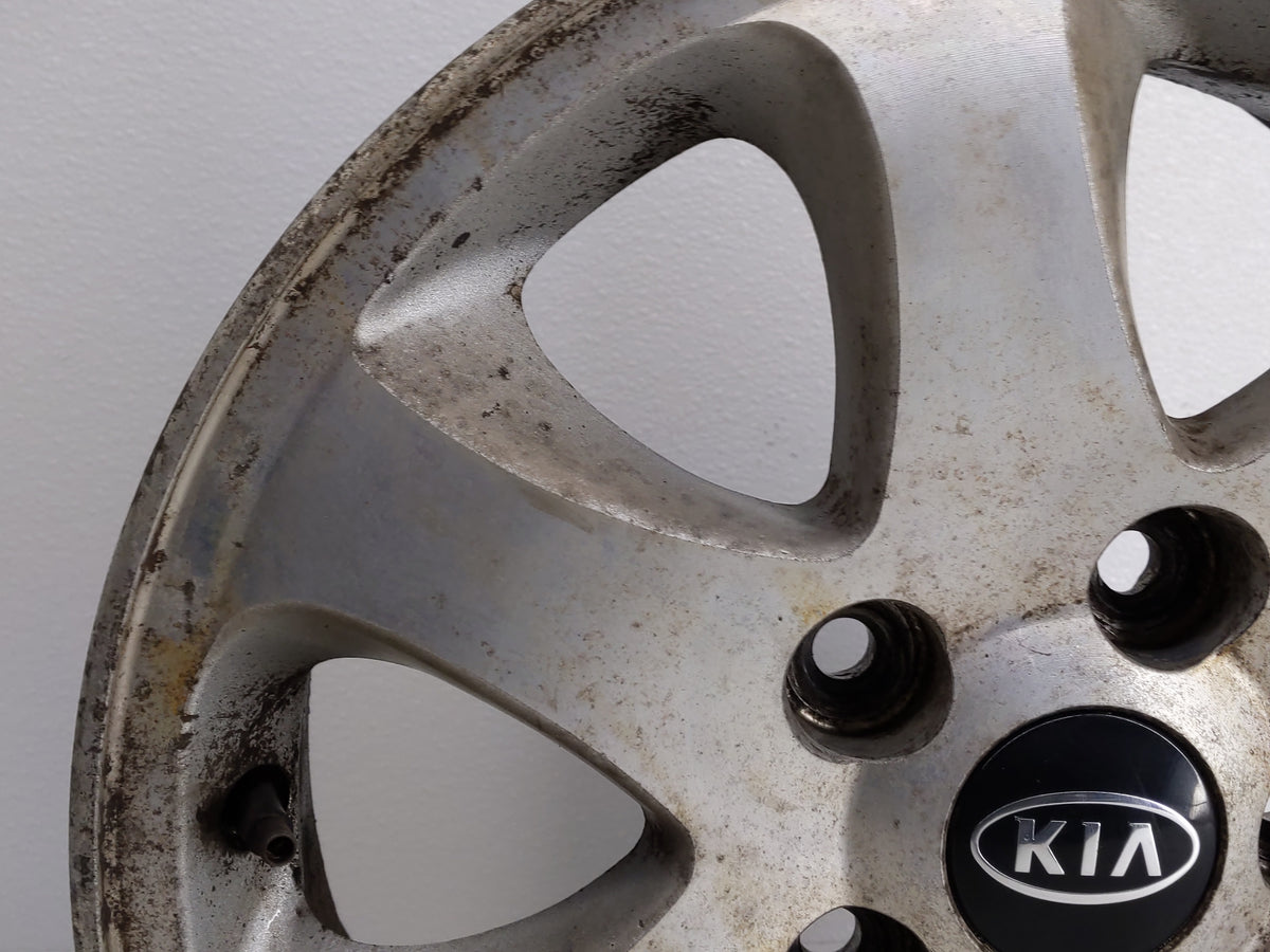 2004-2005 Kia Sedona Oem Wheel Rim 827911 - Oemusedautoparts1.com
