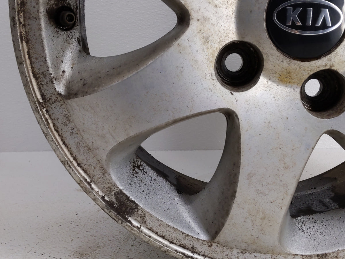 2004-2005 Kia Sedona Oem Wheel Rim 827911 - Oemusedautoparts1.com