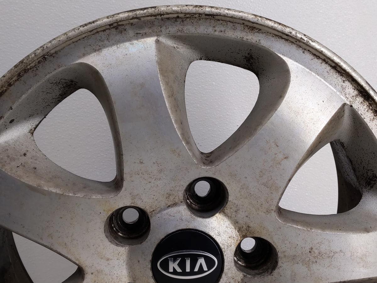 2004-2005 Kia Sedona Oem Wheel Rim 827911 - Oemusedautoparts1.com