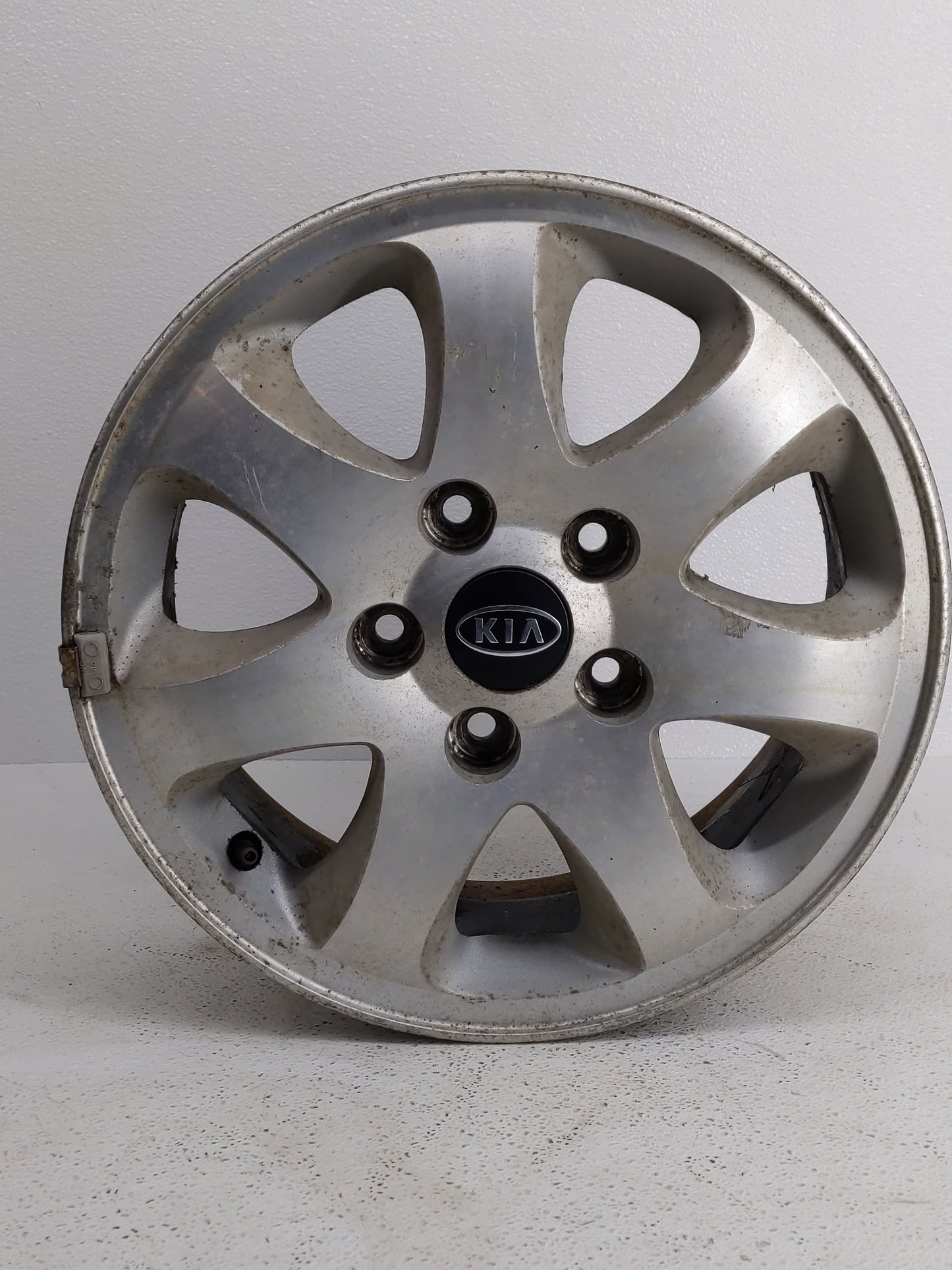 2004-2005 Kia Sedona Oem Wheel Rim - Oemusedautoparts1.com