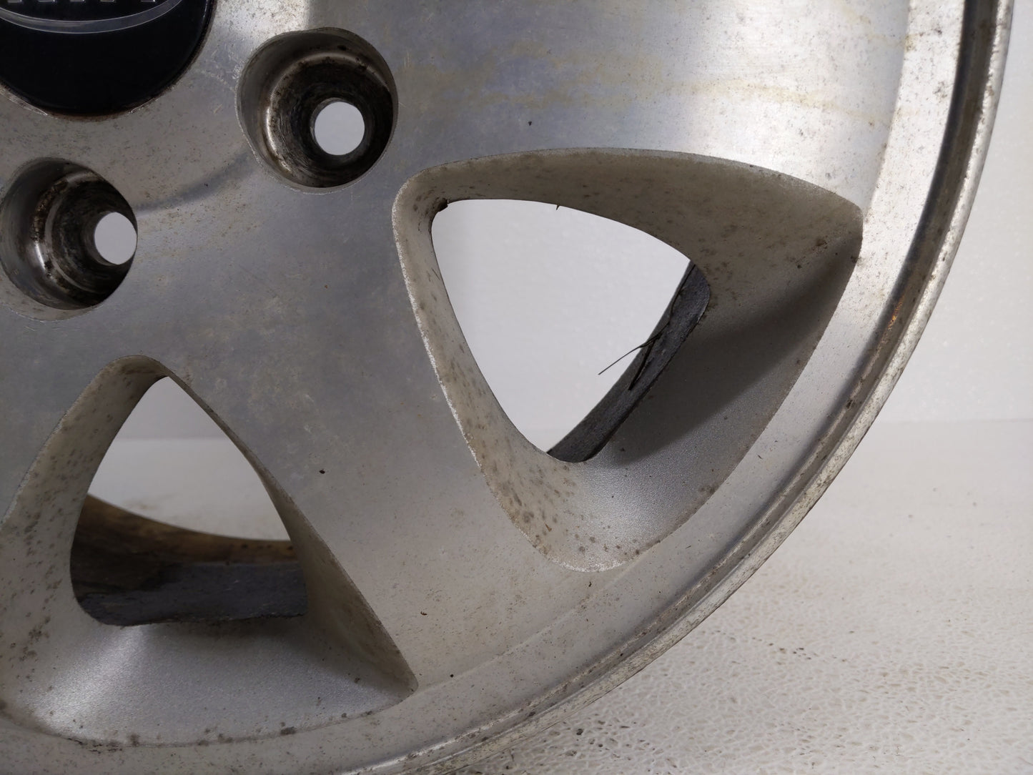 2004-2005 Kia Sedona Oem Wheel Rim 827912 - Oemusedautoparts1.com