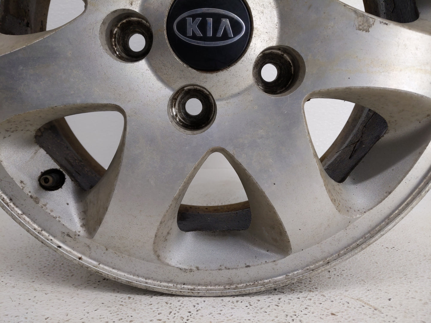 2004-2005 Kia Sedona Oem Wheel Rim - Oemusedautoparts1.com