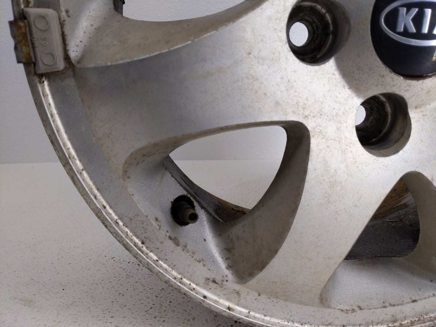 2004-2005 Kia Sedona Oem Wheel Rim - Oemusedautoparts1.com
