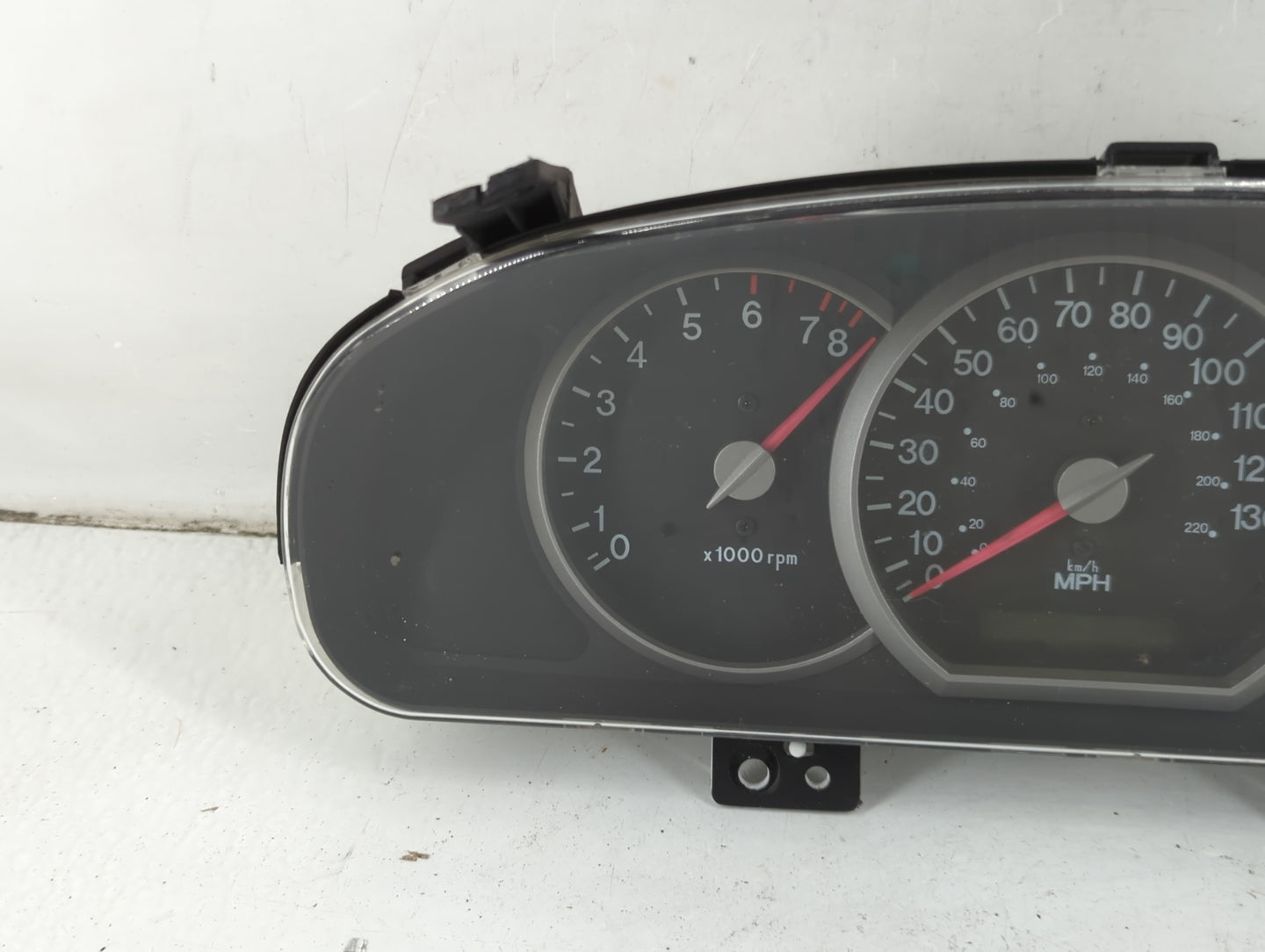 2004-2005 Kia Sedona Instrument Cluster Speedometer Gauges Fits Fits 2004 2005 OEM Used Auto Parts - Oemusedautoparts1.com