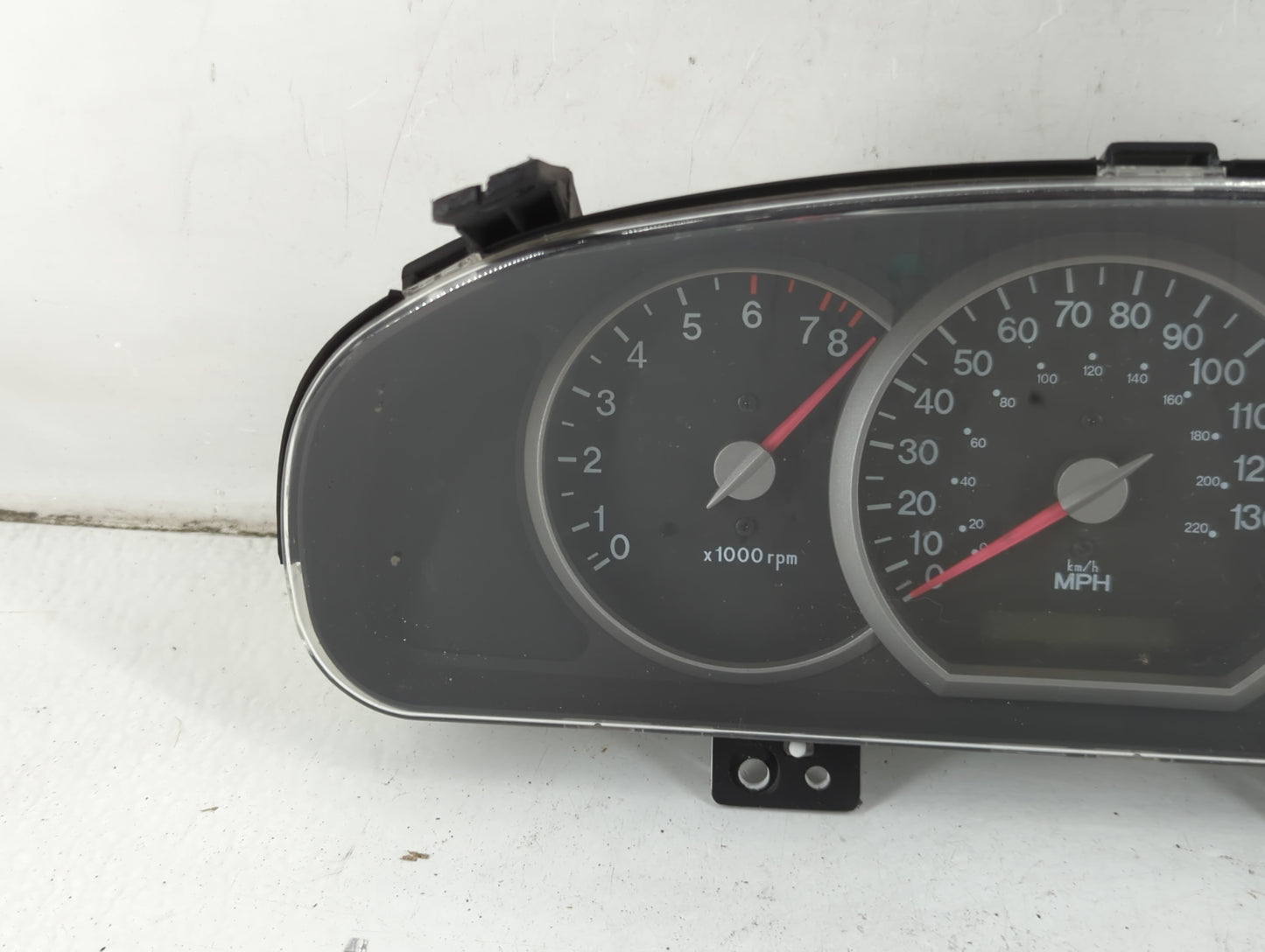 2004-2005 Kia Sedona Instrument Cluster Speedometer Gauges Fits Fits 2004 2005 OEM Used Auto Parts - Oemusedautoparts1.com