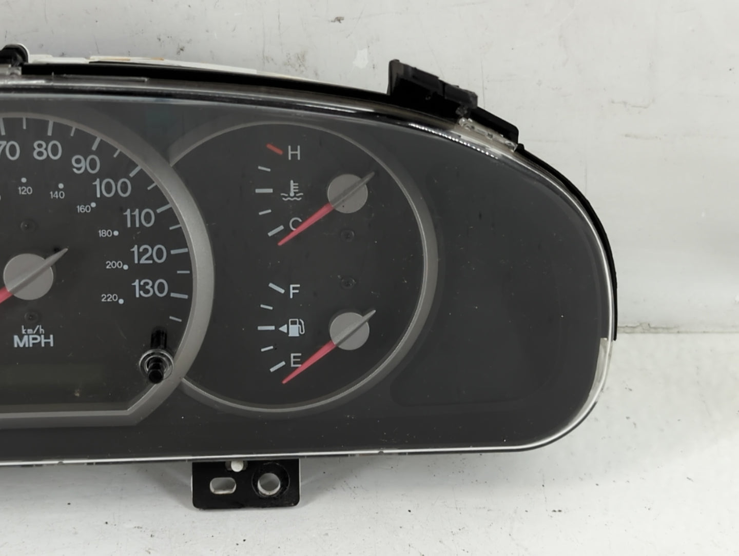 2004-2005 Kia Sedona Instrument Cluster Speedometer Gauges Fits Fits 2004 2005 OEM Used Auto Parts - Oemusedautoparts1.com