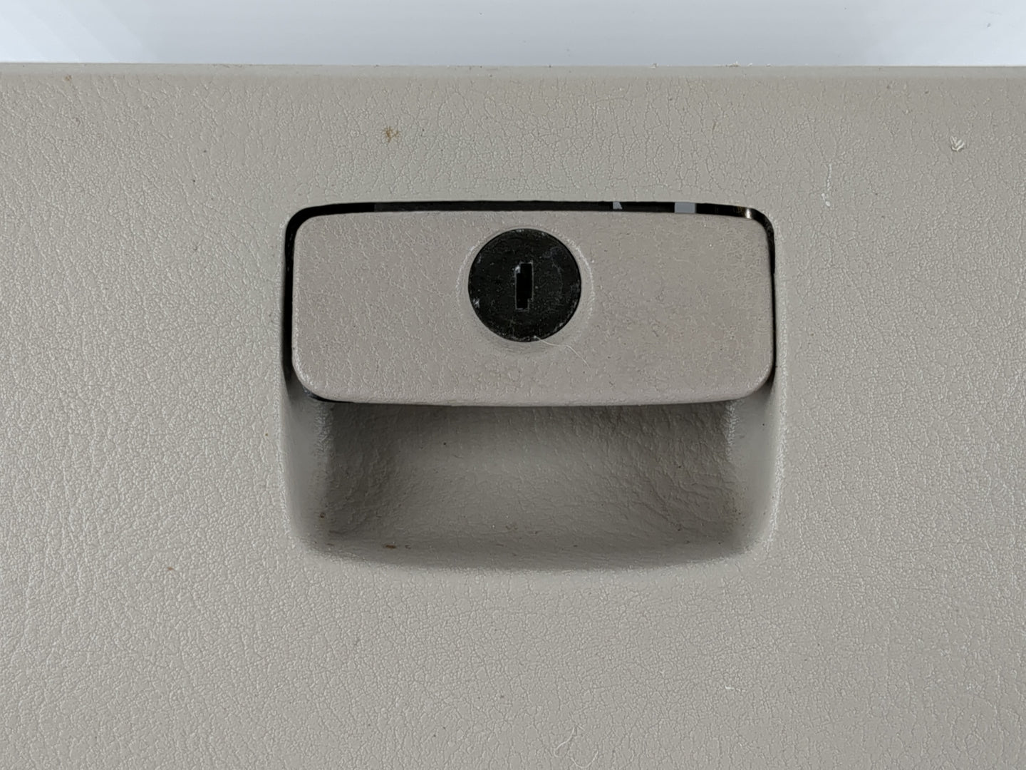 2005 Kia Sedona Passenger Glove Box Door Storage Compartment - Oemusedautoparts1.com