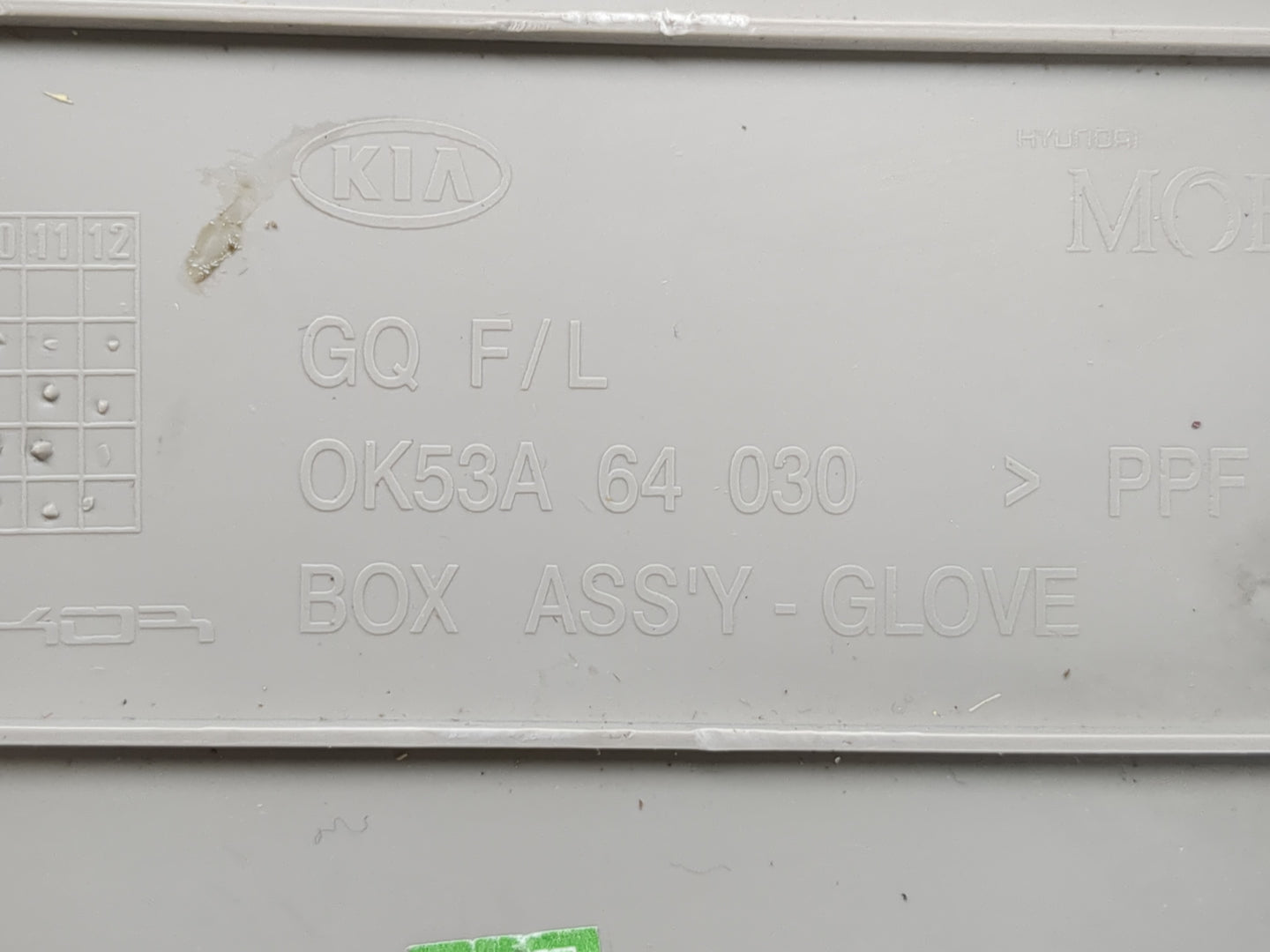2005 Kia Sedona Passenger Glove Box Door Storage Compartment - Oemusedautoparts1.com