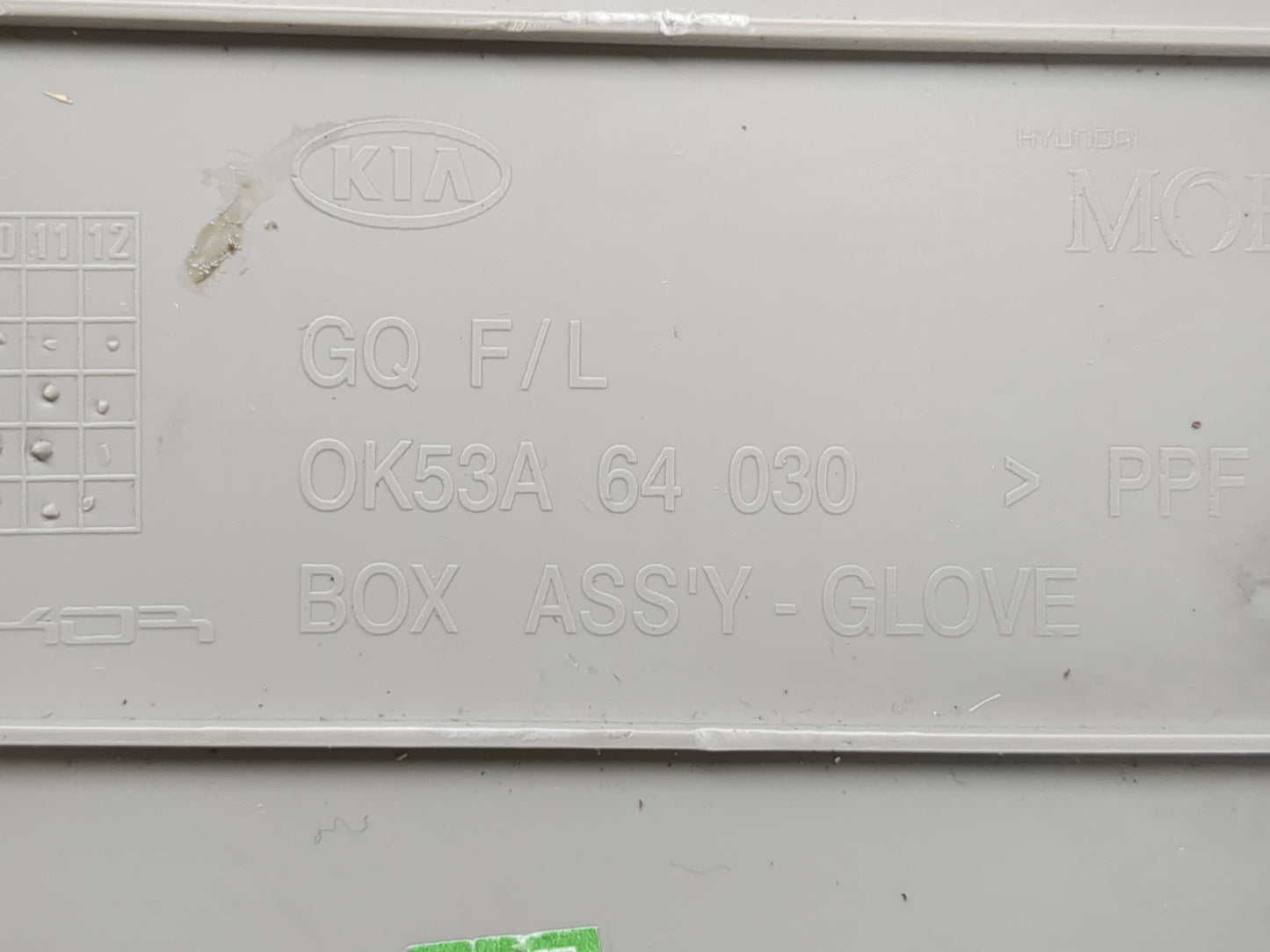 2005 Kia Sedona Passenger Glove Box Door Storage Compartment - Oemusedautoparts1.com