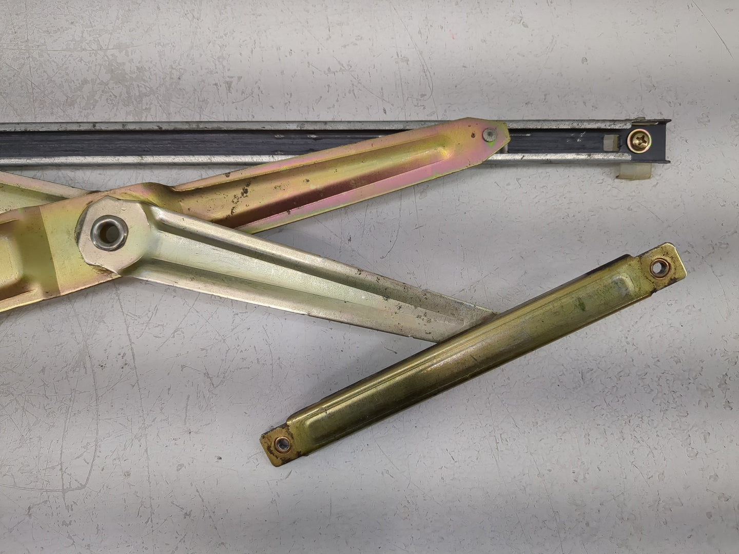 2002-2005 Kia Sedona Window Regulator Passenger Front - Oemusedautoparts1.com