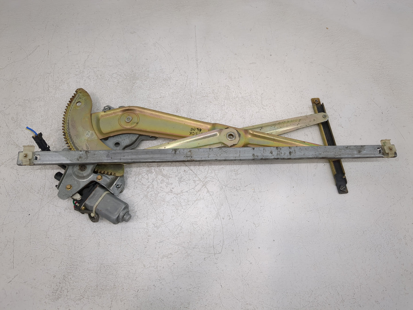 2002-2005 Kia Sedona Used Window Regulator Passenger Front - Oemusedautoparts1.com