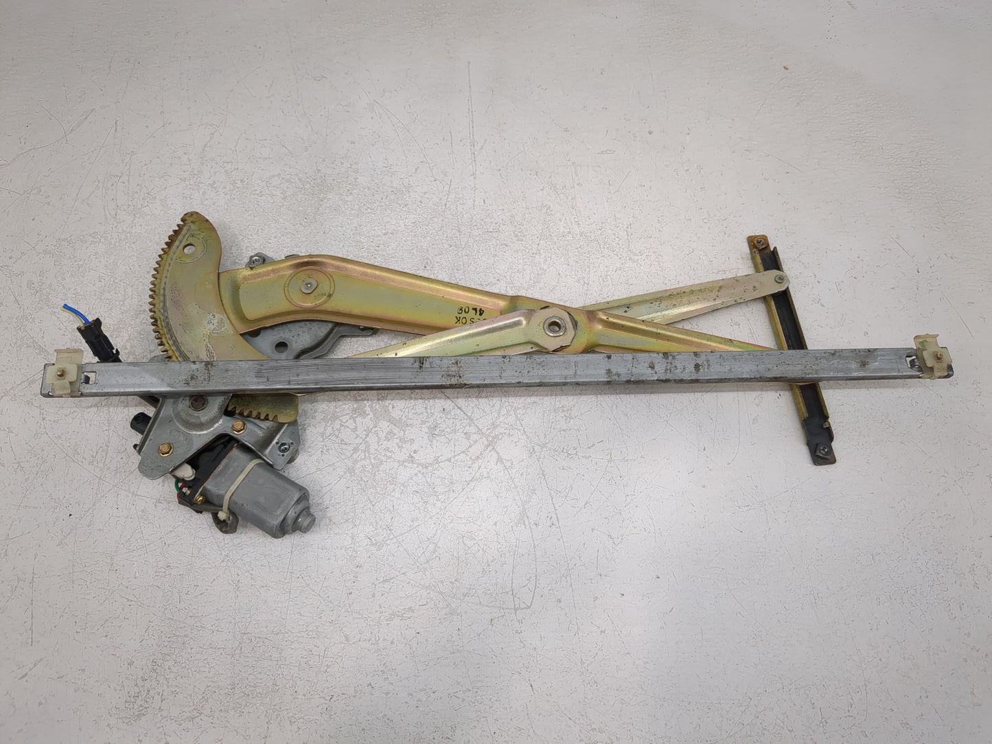 2002-2005 Kia Sedona Window Regulator Passenger Front - Oemusedautoparts1.com