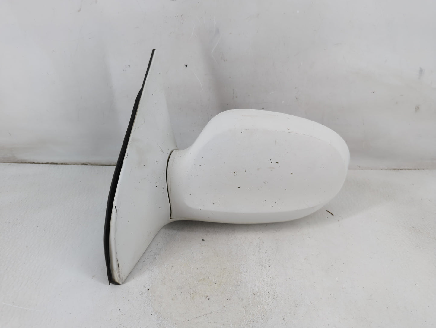 2002-2005 Kia Sedona Driver Left Side View Manual Door Mirror White - Oemusedautoparts1.com