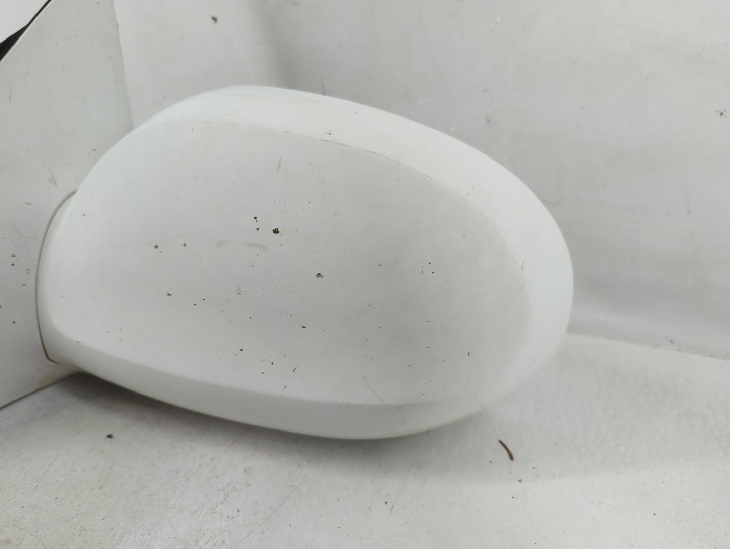 2002-2005 Kia Sedona Driver Left Side View Manual Door Mirror White - Oemusedautoparts1.com