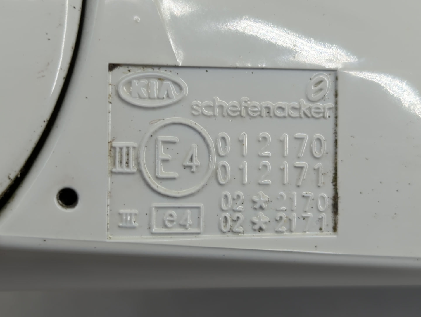 2002-2005 Kia Sedona Driver Left Side View Manual Door Mirror White - Oemusedautoparts1.com