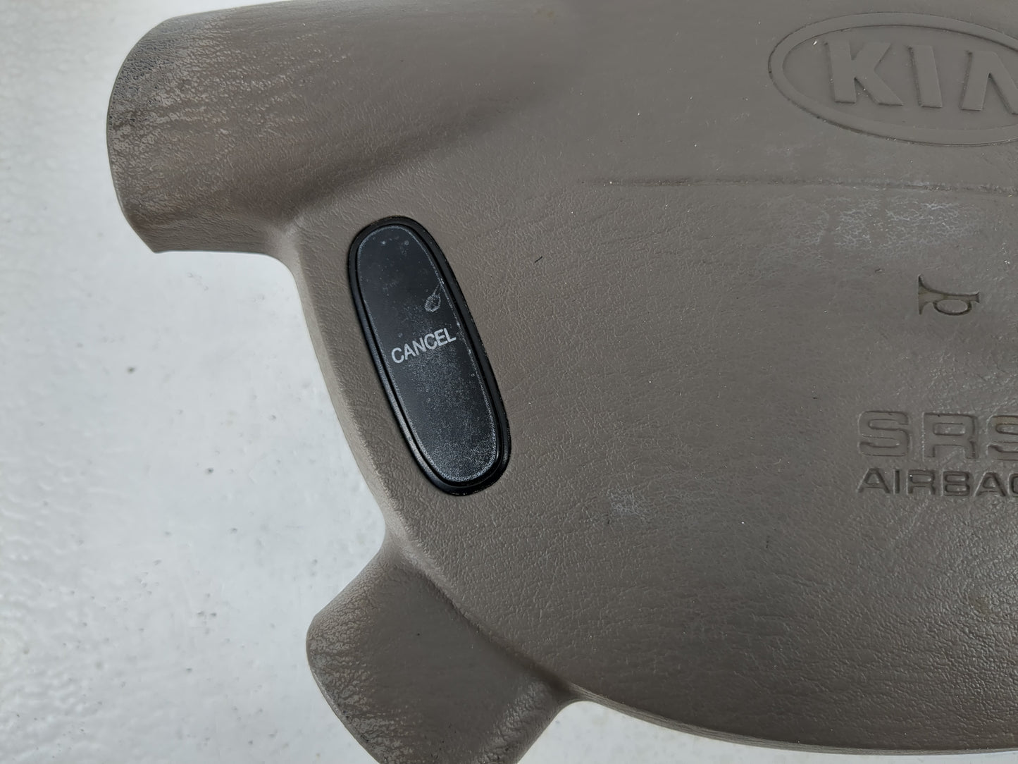 2002-2005 Kia Sedona Air Bag Driver Left Steering Wheel Mounted - Oemusedautoparts1.com