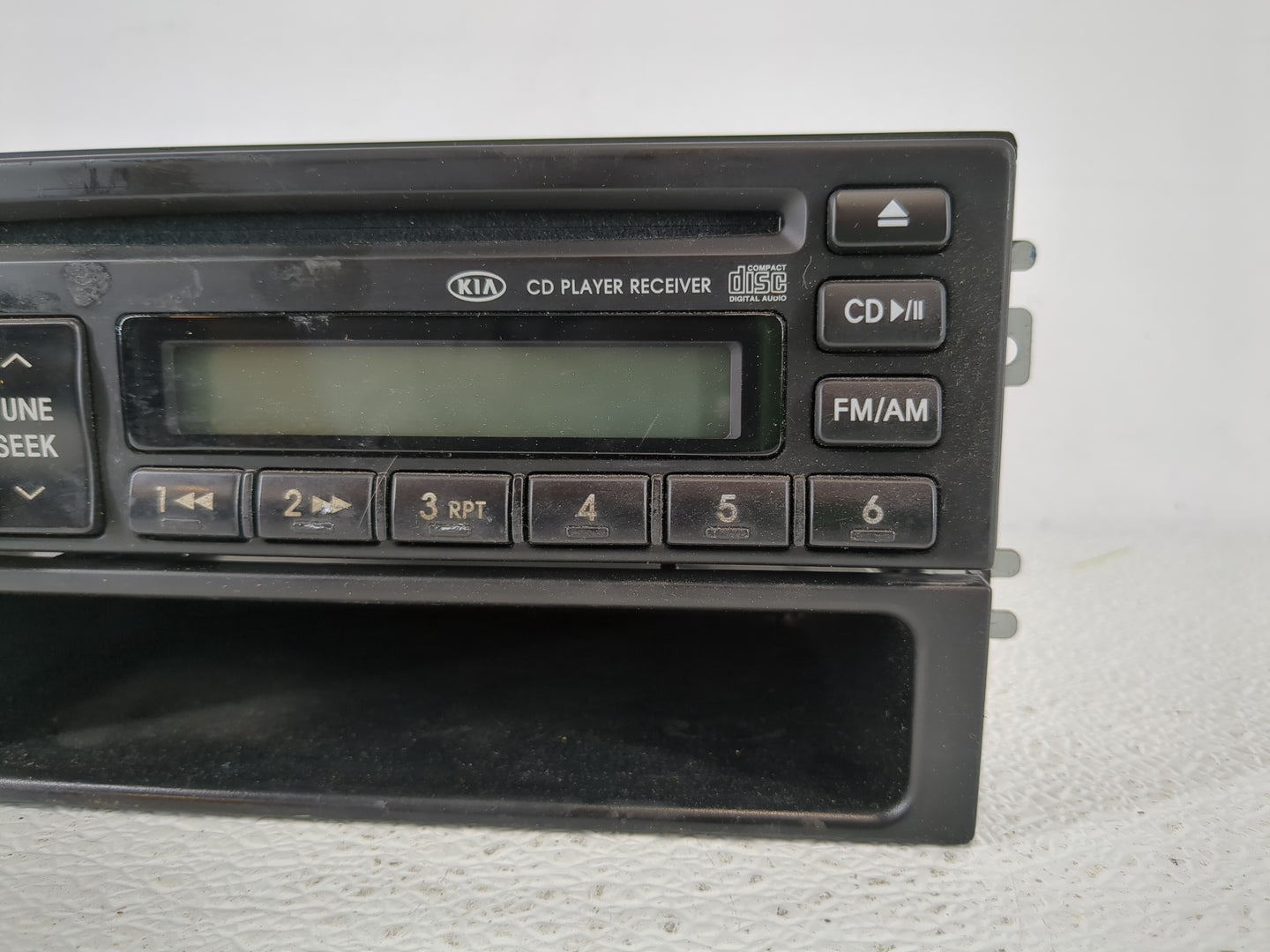 2003-2006 Kia Sorento Radio AM FM Cd Player Receiver Replacement P/N:96140-3E201 Fits Fits 2003 2004 2005 2006 OEM Used Auto
