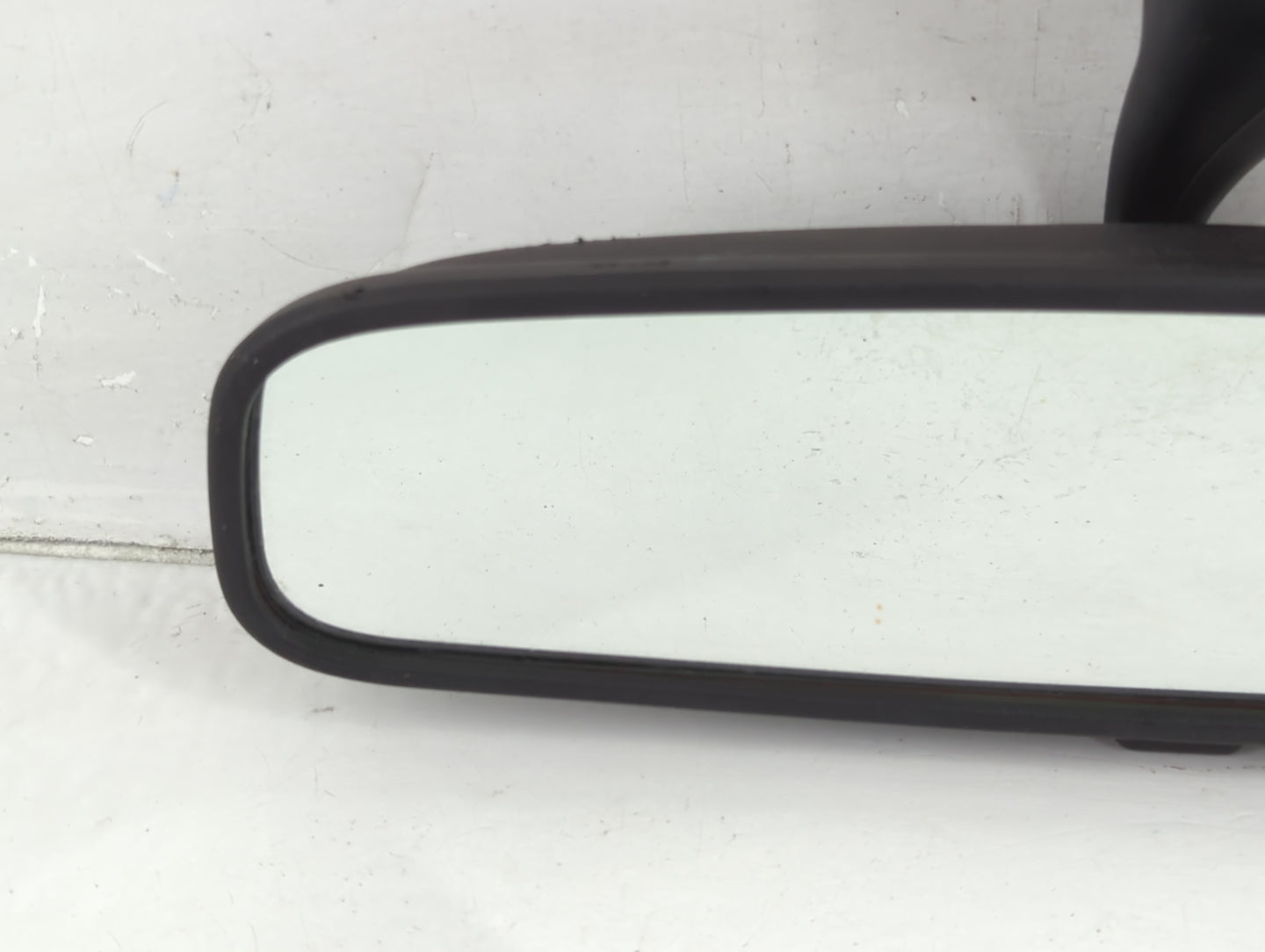 2003-2009 Kia Sorento Interior Rear View Mirror Replacement OEM P/N:E4022143 Fits OEM Used Auto Parts - Oemusedautoparts1.co