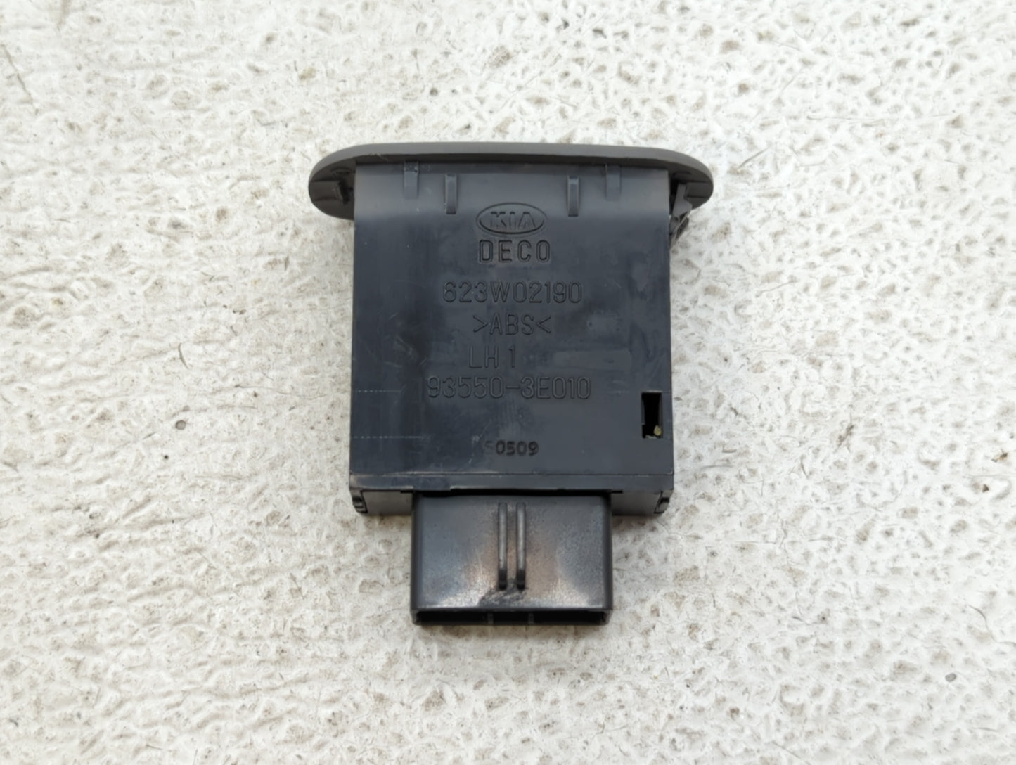 2003-2009 Kia Sorento Master Power Window Switch Replacement Driver Side Left P/N:FYDD02 478490-B Fits OEM Used Auto Parts -