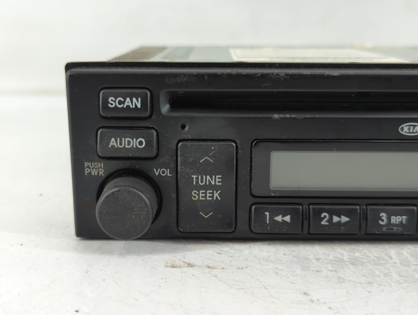 2003-2006 Kia Sorento Radio AM FM Cd Player Receiver Replacement P/N:96140-3E201 Fits Fits 2003 2004 2005 2006 OEM Used Auto