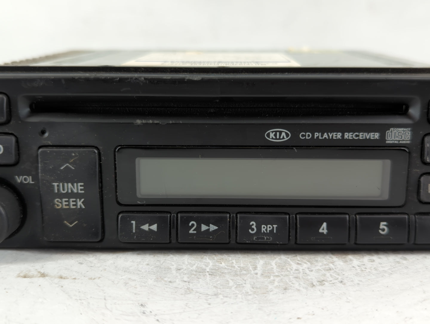2003-2006 Kia Sorento Radio AM FM Cd Player Receiver Replacement P/N:96140-3E201 Fits Fits 2003 2004 2005 2006 OEM Used Auto