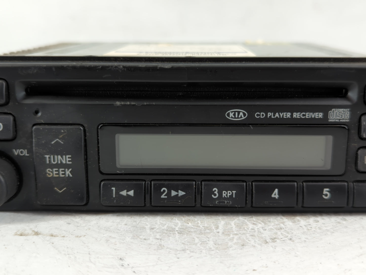 2003-2006 Kia Sorento Radio AM FM Cd Player Receiver Replacement P/N:96140-3E201 Fits Fits 2003 2004 2005 2006 OEM Used Auto