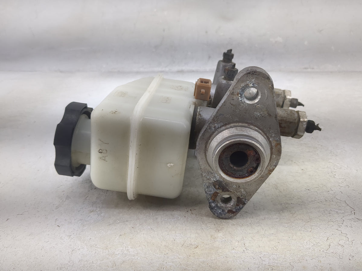 2004-2006 Kia Spectra Brake Master Cylinder 1512835 - Oemusedautoparts1.com