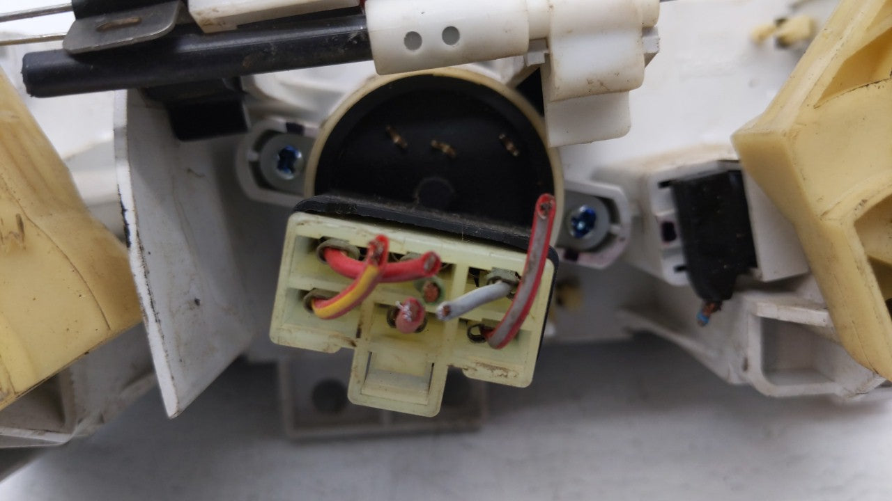 2004-2005 Land Rover Freelander Climate Control Module Temperature AC/Heater Replacement Fits Fits 2004 2005 OEM Used Auto P