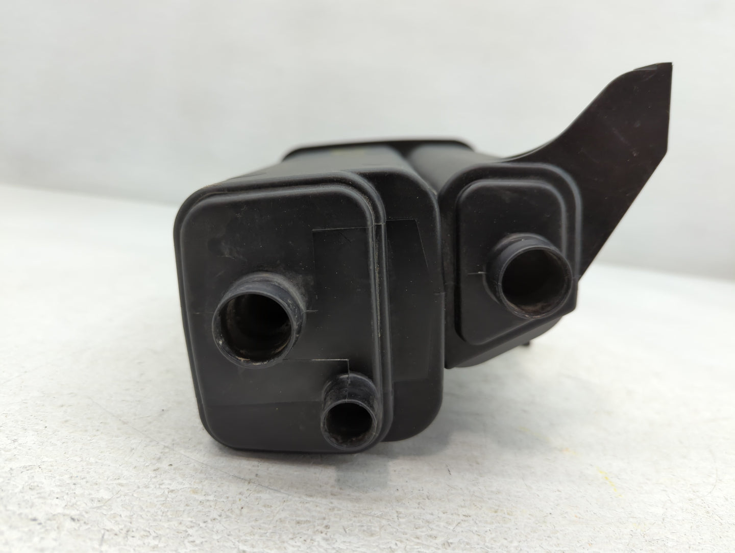 2005 Land Rover Range Rover Fuel Vapor Charcoal Canister - Oemusedautoparts1.com