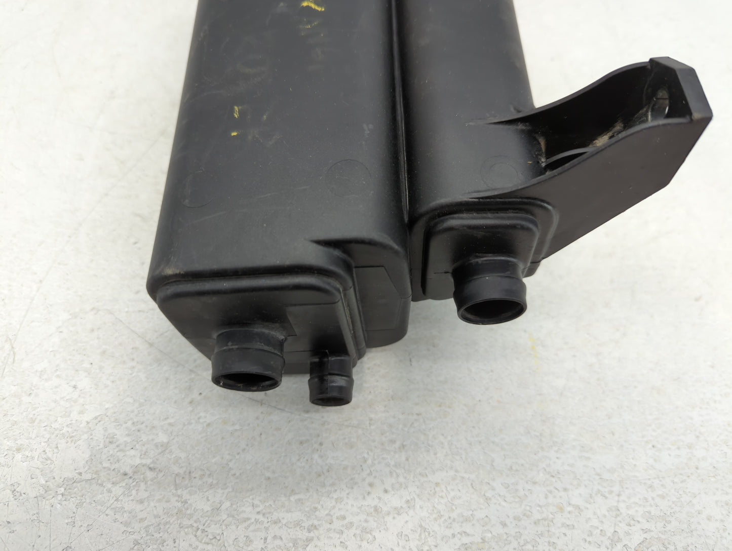 2005 Land Rover Range Rover Fuel Vapor Charcoal Canister - Oemusedautoparts1.com