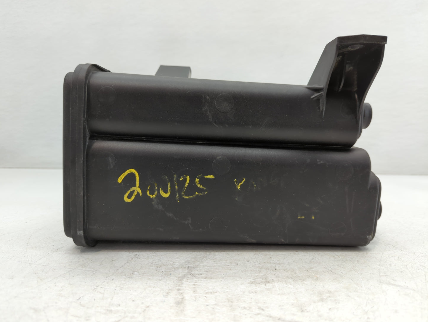 2005 Land Rover Range Rover Fuel Vapor Charcoal Canister - Oemusedautoparts1.com