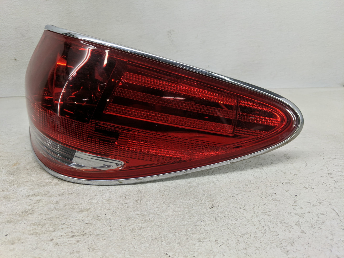 2004-2006 Lexus Es330 Tail Light Assembly Passenger Right OEM Fits Fits 2004 2005 2006 OEM Used Auto Parts - Oemusedautopart