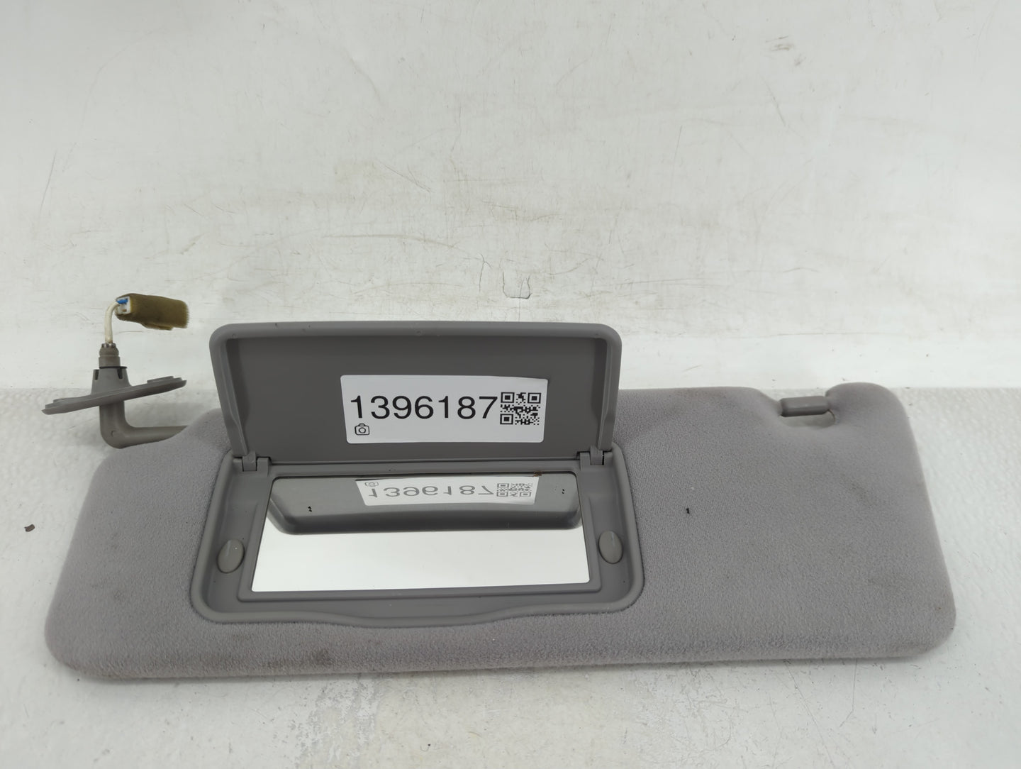 2005 Lexus Es330 Sun Visor Shade Replacement Driver Left Mirror Fits OEM Used Auto Parts - Oemusedautoparts1.com