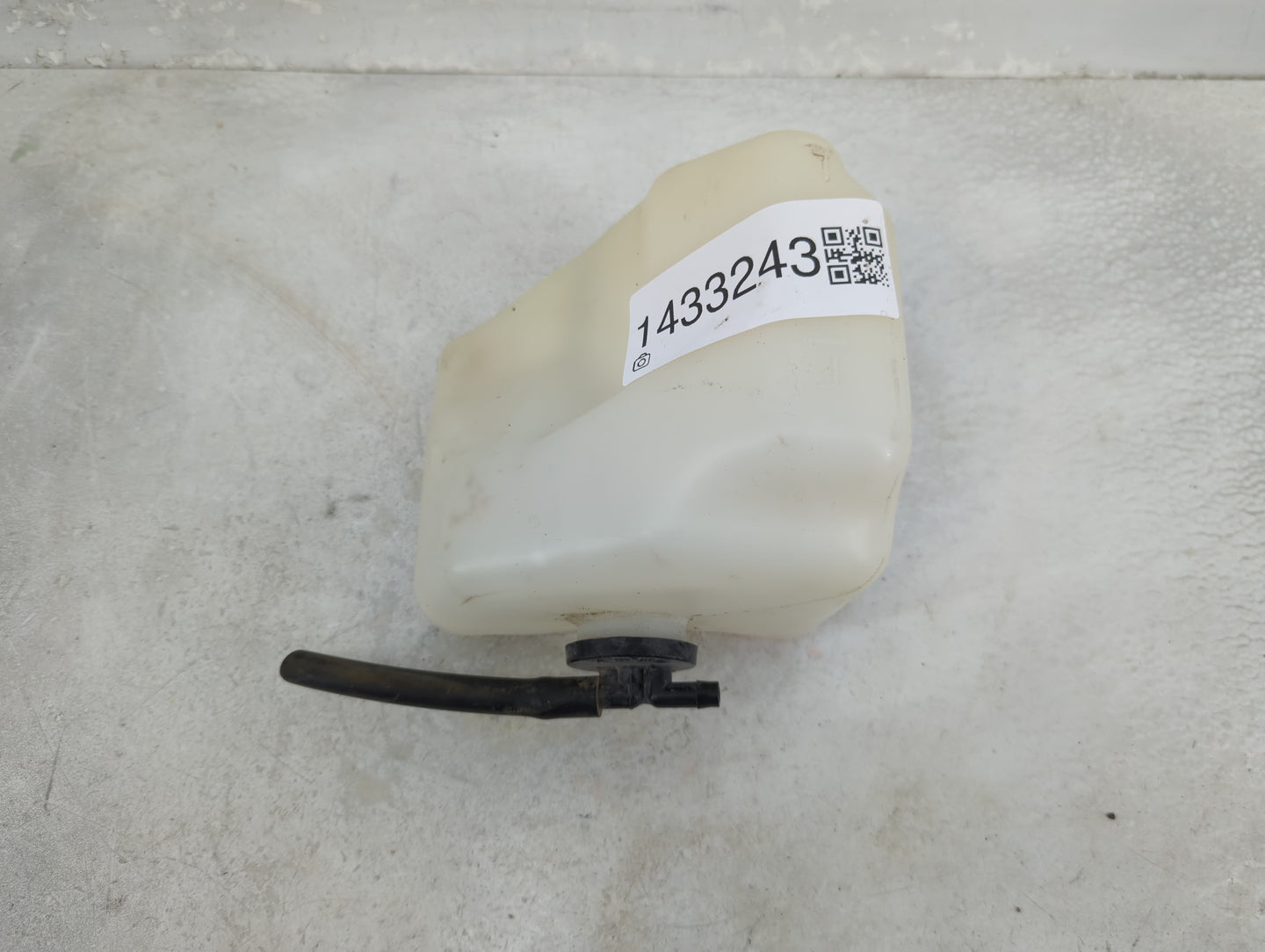 2004-2006 Lexus Es330 Radiator Coolant Overflow Expansion Tank Bottle 1433243 - Oemusedautoparts1.com
