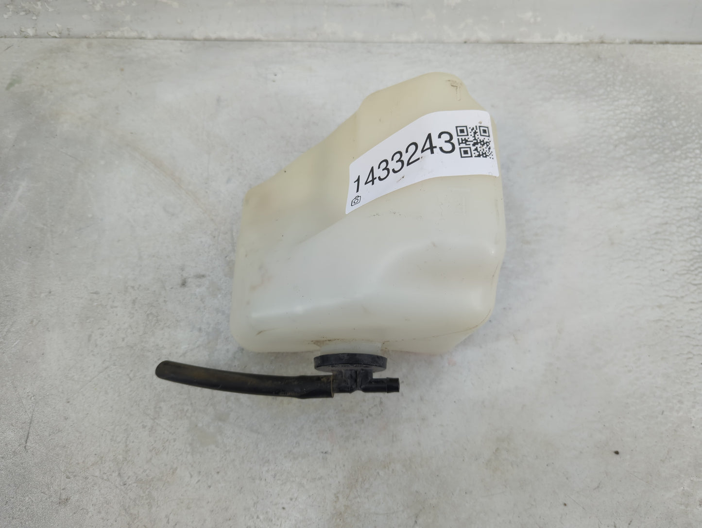2004-2006 Lexus Es330 Radiator Coolant Overflow Expansion Tank Bottle 1433243 - Oemusedautoparts1.com